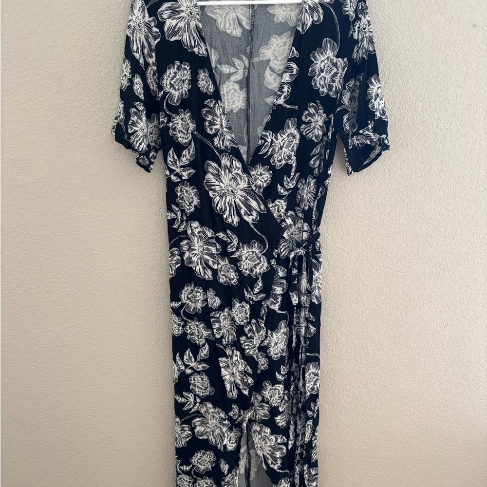 Who What Wear Black and White Floral Maxi Dress